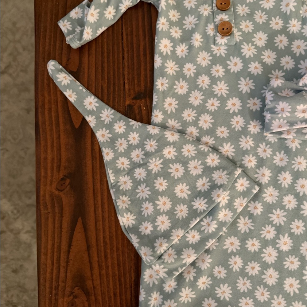 Caden Lane Soft Green Daisy Floral Baby Outfit - Picture 2 of 9